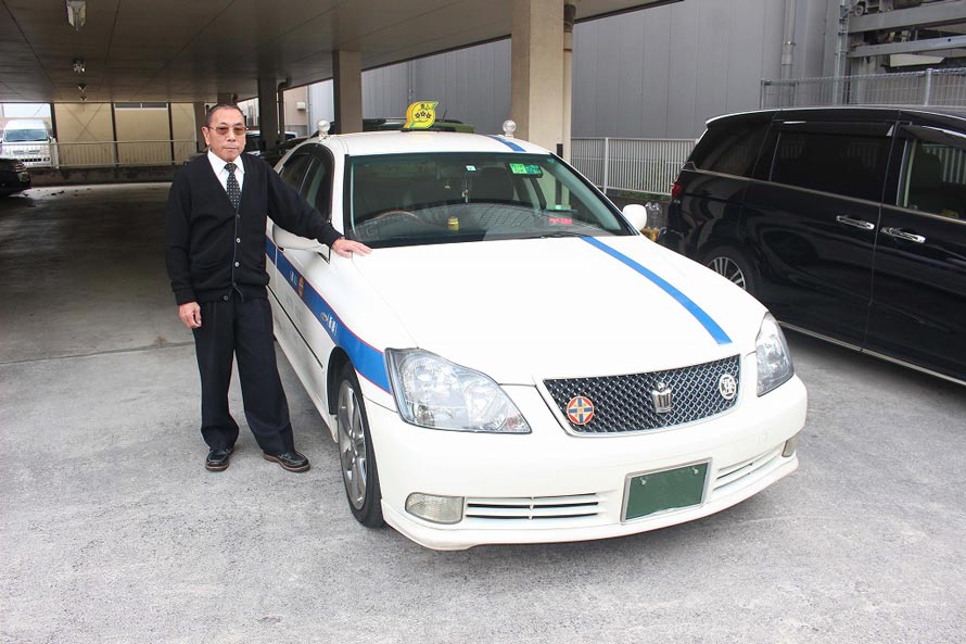 斎藤孝春さんは、東京都個人タクシー協同組合（でんでん虫グループ）に加盟している個人タクシーの運転手