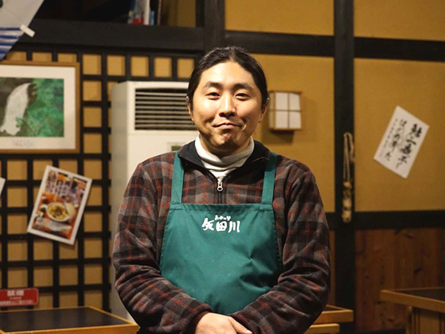 道の駅「あゆの里 矢田川」で駅長を務めるアセダイスケさん