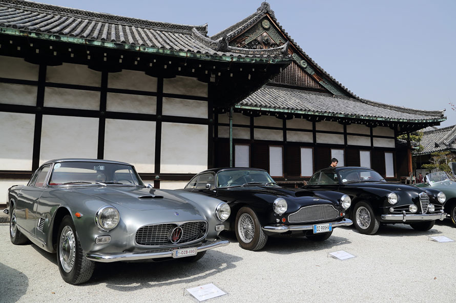 手前からマセラティ3500GT（1962年）、アストンマーティン DB4 3.7（1959年）、アルファロメオ 1900 C SS（1955年）