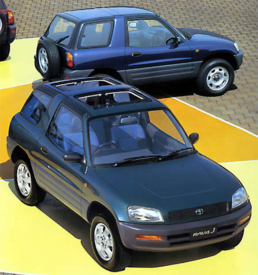 1994年に発売開始となった初代「RAV4」。販売会社別に「RAV4J」と「RAV4L」の2モデルが用意されていた。