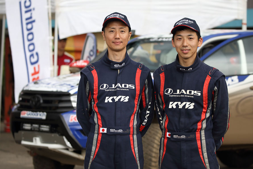 TEAM JAOSのドライバー 能戸智徳選手（右）とコ・ドライバー 田中一弘選手（左）