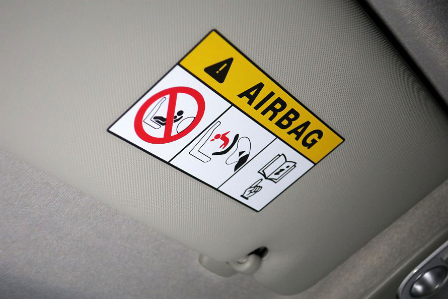 なぜチャイルドシートは助手席につけてはいけないのか トヨタ自動車のクルマ情報サイト Gazoo