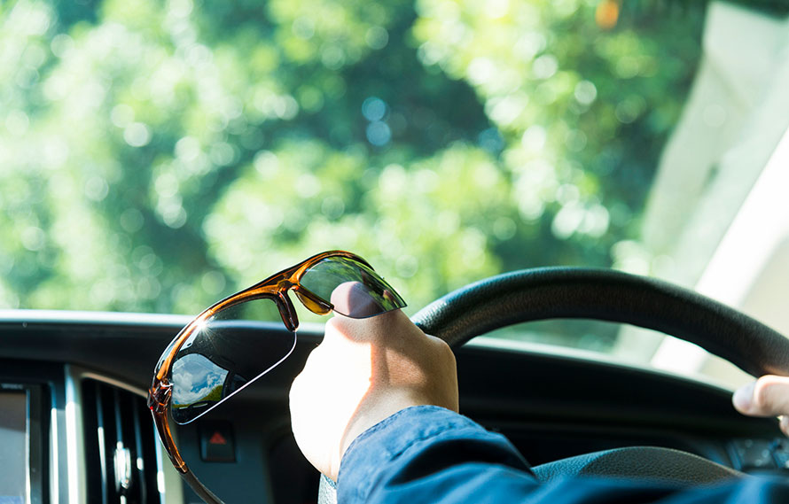 夏の日差し対策に 自分に似合う快適なサングラスの選び方 トヨタ自動車のクルマ情報サイト Gazoo