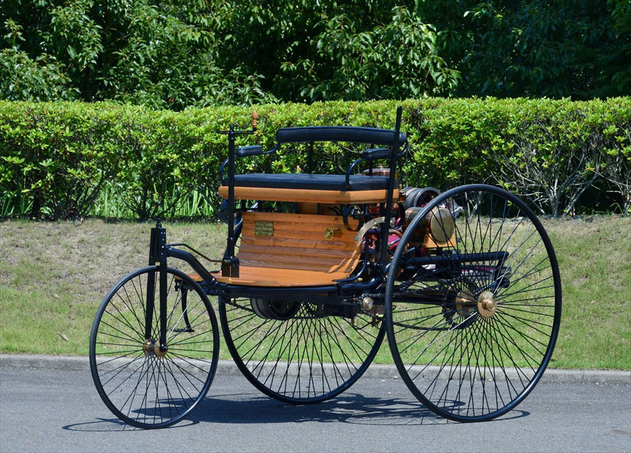 ガソリン自動車の第1号とされる「ベンツ パテント モトールヴァーゲン（1886年）」のレプリカ