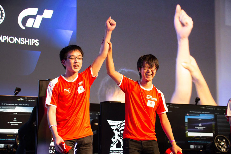 ワールドファイナル 出場者決定戦で見事ワールドファイナル進出を決めたKokubun選手（左）、Yamanaka選手（右）