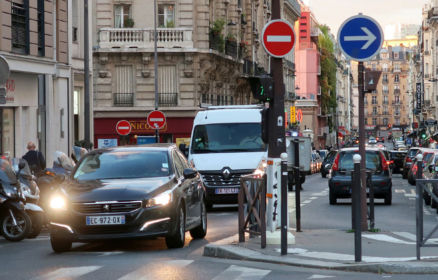 これさえ押さえればパリジャン気分 パリの街で見かけたクルマ 交通事情18 トヨタ自動車のクルマ情報サイト Gazoo