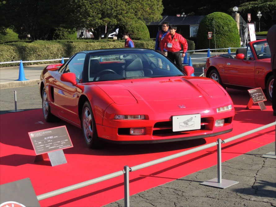 ホンダ・NSX：ホンダが世に送り出したスーパーカー(あえてスーパーカーと言おう)。ミッドシップのエンジンレイアウト、オールアルミボディに3.0（発売当時）のV6エンジンを搭載。フェラーリにも負けないモデルとして多くの人々を魅了した。なお、発売は1990年だが、発表は1989年だった