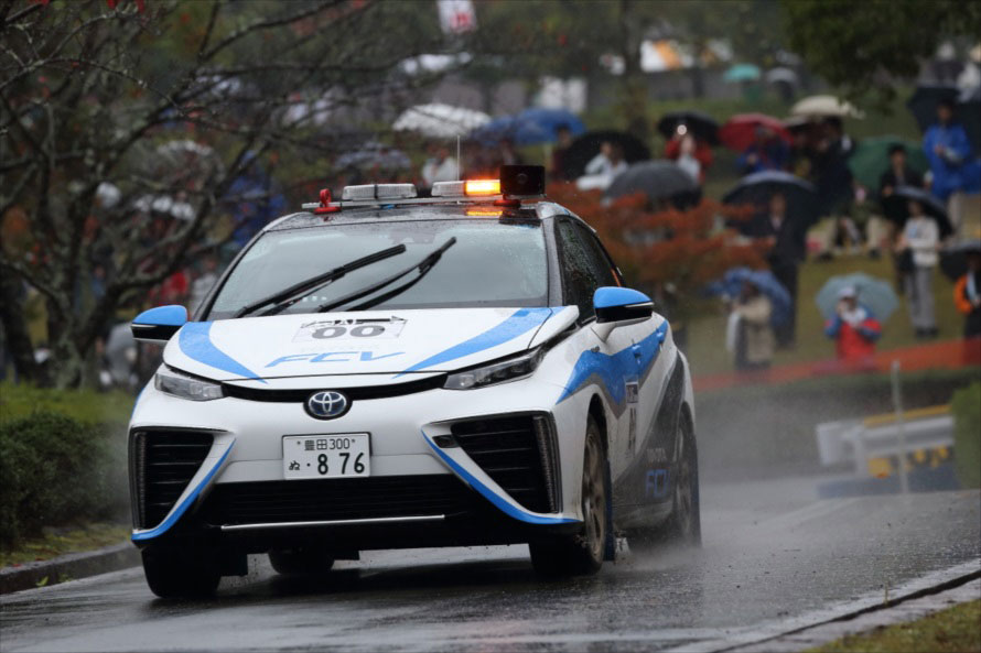 2014年、新城ラリーで00カーに使用されたのはトヨタ ミライ。初日には豊田章男トヨタ自動車社長がドライブするなどサプライズだらけの年だった