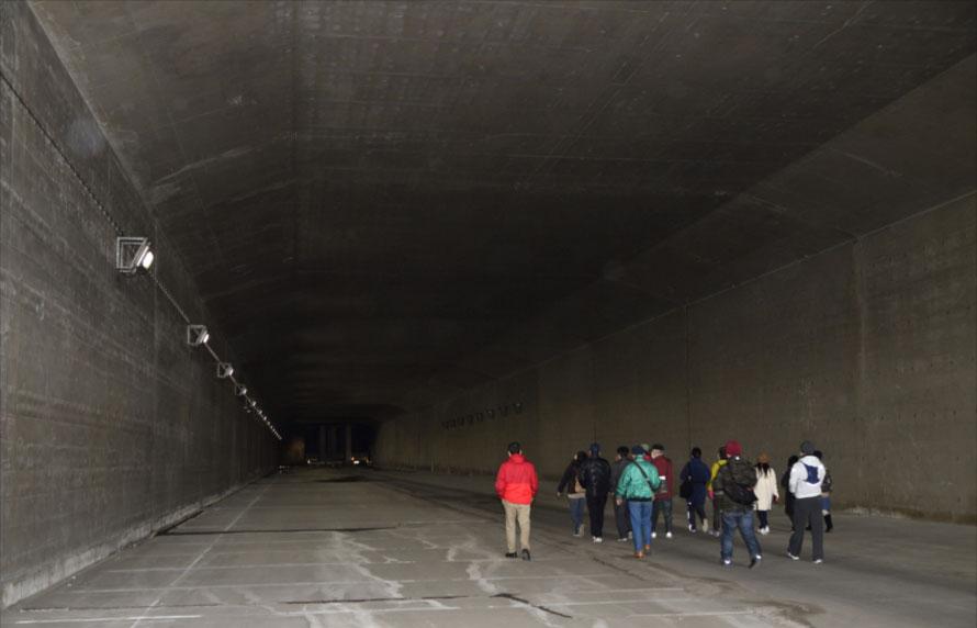 ガイドつきで海底トンネルが見学できる！「東京湾アクアライン裏側探検」