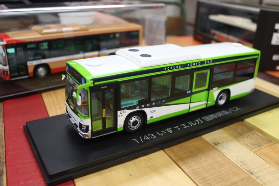 いすゞエルガ国際興業バス1/43 - 鉄道模型