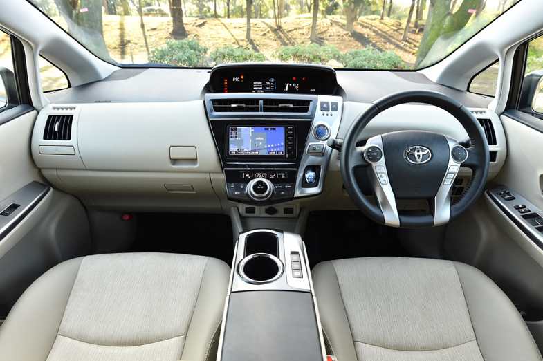 トヨタ プリウスα 運転席まわりの機能装備 徹底検証 | トヨタ自動車の