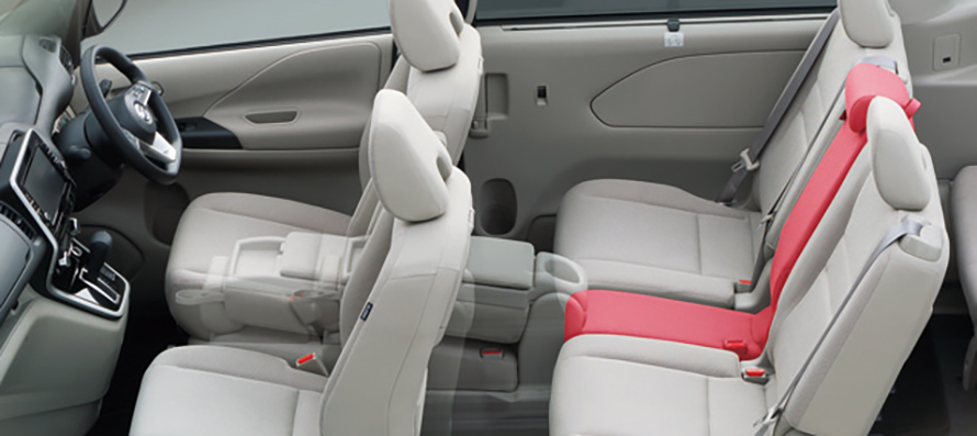 セレナの魅力のひとつである「スマートマルチセンターシート」はe-POWER車では選べない。