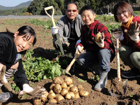 収穫イベントなどで賑わう秋の「正助ふるさと村」へ　福岡県宗像市