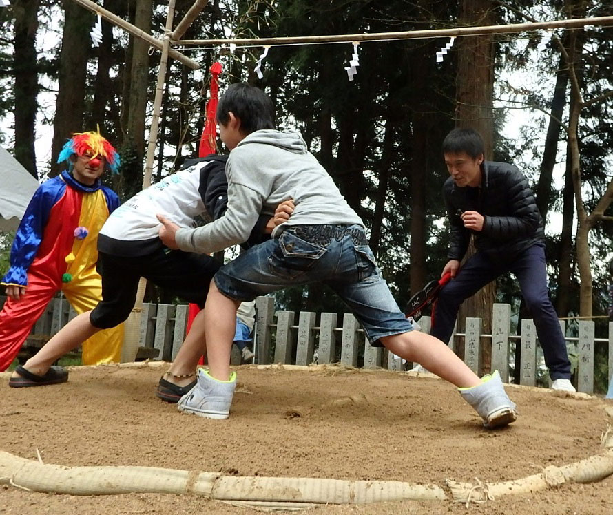 毎年開催される「子ども相撲」。幼児から中学生まで参加できる。
