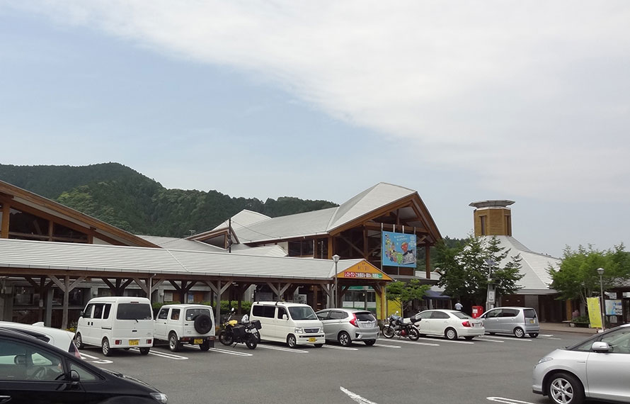 国道56号線沿いにある道の駅「あぐり窪川」。季節に合わせたイベントも随時開催。