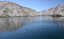 信玄のかくれ湯でほっこり！冬の丹沢湖や洒水の滝へドライブ　神奈川県山北町