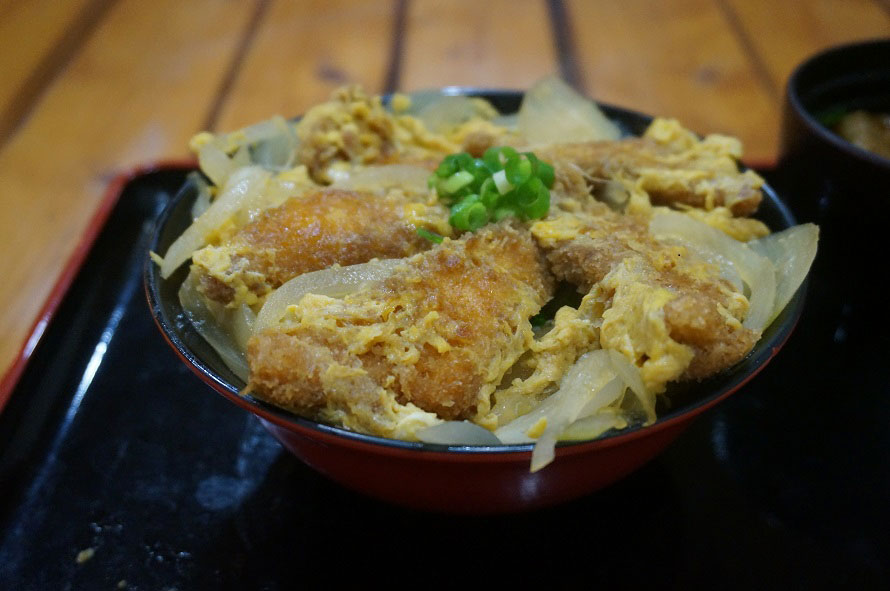 「レストラン みどり」のおすすめメニュー「チョウザメカツ丼」1200円（税込）は要予約。お昼のみ、数量限定。