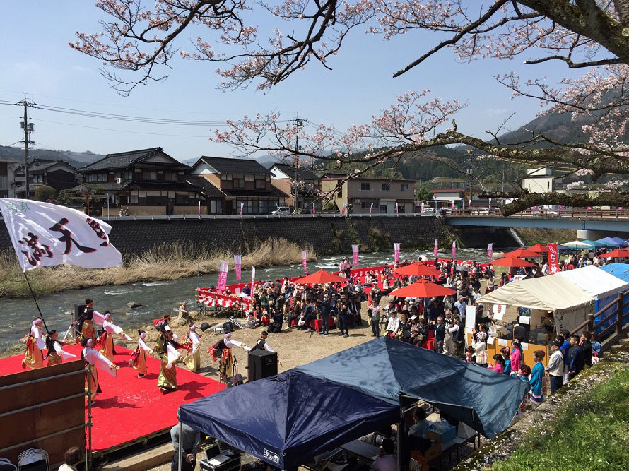 智頭町の桜の名所として知られるスポット。豪雨により残念ながら桜の木の一部が流されてしまったが、今年もイベント開催を決定。多くの人々の来訪が期待される。