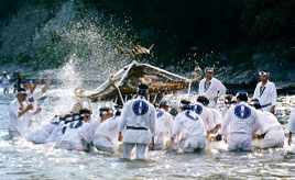 秩父神社の夏祭り！神輿洗いは必見の秩父川瀬祭へドライブ　埼玉県秩父市