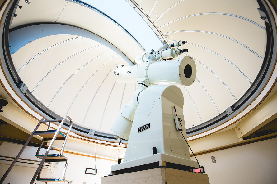口径30cmの反射型望遠鏡で、吉備のきれいな星々をのぞいてみよう。