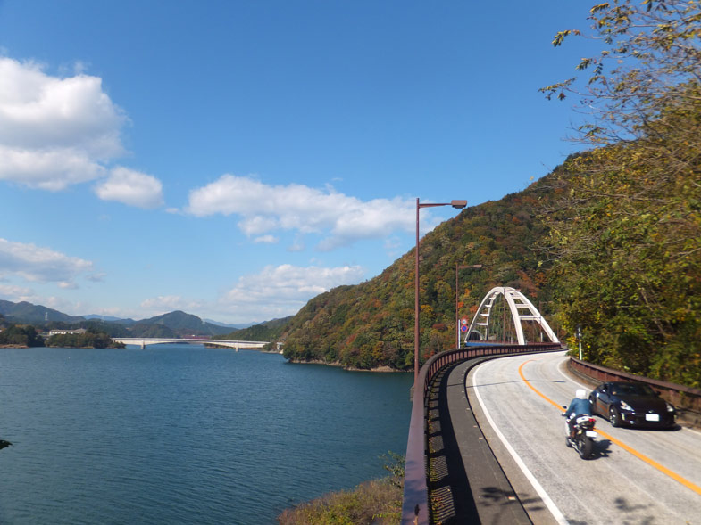絶景ドライブルート 山中のワインディングロードから湖畔へ 神奈川県清川村 トヨタ自動車のクルマ情報サイト Gazoo
