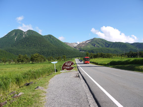 絶景ドライブルート　国立公園を縦断するビューロード　熊本県阿蘇市