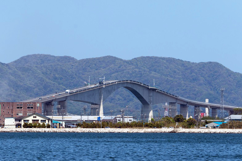 急勾配の ベタ踏み坂 はココ 江島大橋へドライブ 鳥取県境港市 島根県松江市 トヨタ自動車のクルマ情報サイト Gazoo