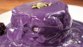 ビビッドな紫色が衝撃的！美容効果もあるという魔法のパンケーキ　愛知県名古屋市