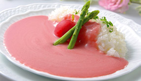 きれいなピンク色、でもしっかりカレーの味！鳥取の新名物「ピンク華麗」　鳥取県鳥取市