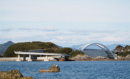 グルグルと目が回る!?アーチ橋とループ橋を渡り紀伊大島へ！　和歌山県串本町