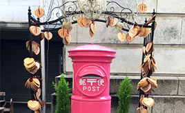 幸運の手紙よ、届け！幸せを運ぶカラコロ工房のピンクのポスト　島根県松江市