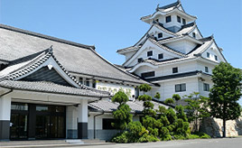 あれ!?米子IC近くに米子城の面影を再現した白亜のお城を発見！　鳥取県米子市