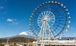 富士山の絶景を一望！地元のB級グルメやかわいい雑貨が揃うSA　静岡県富士市
