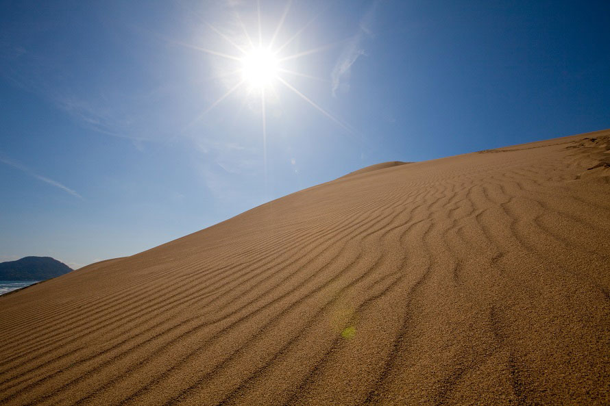 絶景に出会う 風と砂が織りなす風紋が見事な鳥取砂丘へ 鳥取県鳥取市 トヨタ自動車のクルマ情報サイト Gazoo