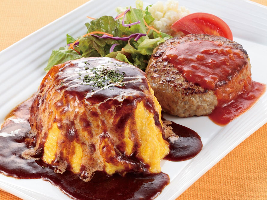 「ロータスガーデン」は富士山を望むレストラン。併設されたベーカリーで焼きたてパンも味わえる。ランチには「ロータスガーデンプレート」1580円（税込）などがおすすめ。レストランの営業時間は11～22時（ラストオーダー21時30分)、ベーカリーの営業時間は8～20時。