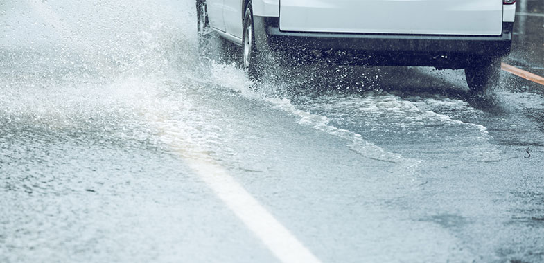 どのぐらいなら大丈夫 冠水路を走るときの注意点 トヨタ自動車のクルマ情報サイト Gazoo