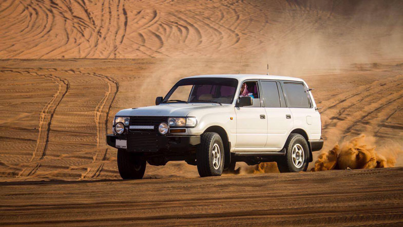 世界の愛車紹介ドバイ編 Uaeの砂漠を走り回るためにフルチューンしたランドクルーザー80 トヨタ自動車のクルマ情報サイト Gazoo