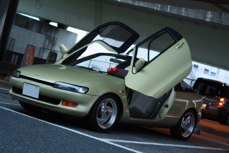 クルマ好き学生の愛車紹介 唯一無二の存在感 90年代風カスタムのトヨタ セラ トヨタ自動車のクルマ情報サイト Gazoo
