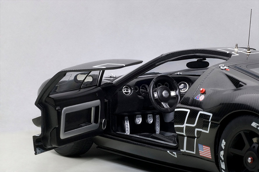 もしもル マン仕様に仕立てたら グランツーリスモ内の架空のレースカー ミニカー 1 18スケール フォード Gt Lm スペックii テストカー トヨタ自動車のクルマ情報サイト Gazoo