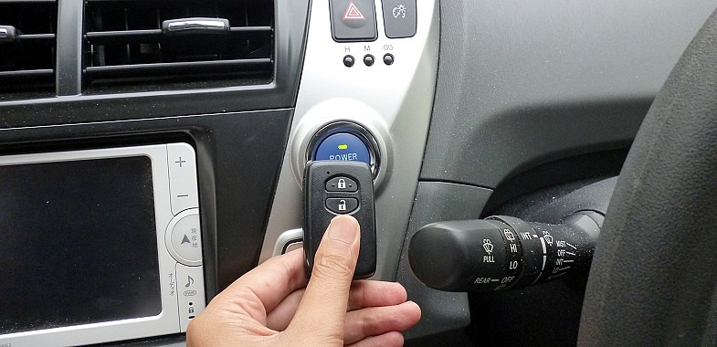 スマートキー 電子キー の電池が切れたらどうするの 意外と知らないクルマの取説 トヨタ自動車のクルマ情報サイト Gazoo