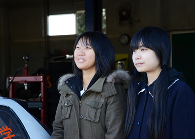数年後の成績に期待が高まる1年生女子部員のお二人。左が藤原さん、右が三浦さん