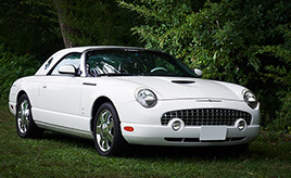 アメ車の魅力を多くの人へ伝えるべく、自らイベントを主催するオーナーの愛車は2003年式フォード・サンダーバード