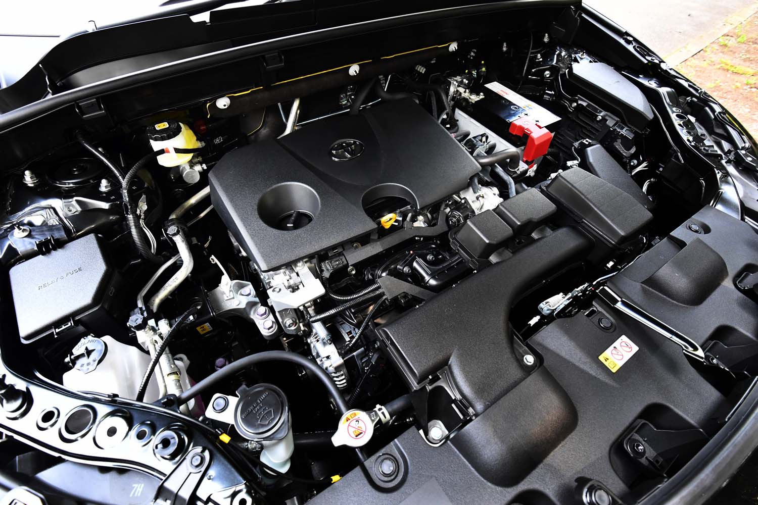 アクセルレスポンスと燃料効率が追求された、自然吸気の2リッター直4エンジン。FF車のWLTCモード燃費は15.4km/リッターとなっている。