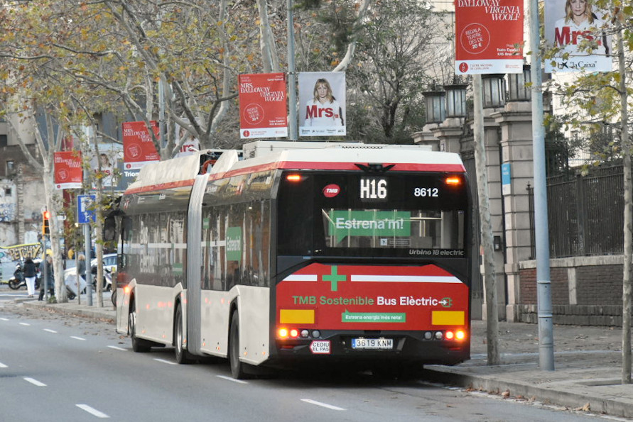 電光表示で、このバスはH16路線のバスだと分かりやすい